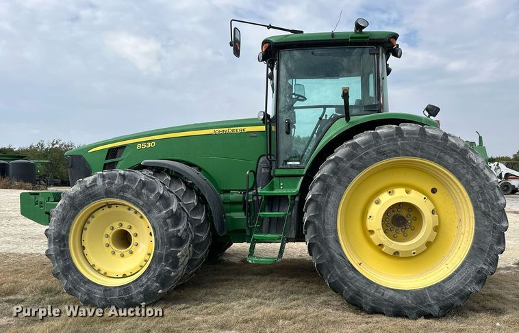 image for item NP9563 2009 John Deere 8530  MFWD tractor