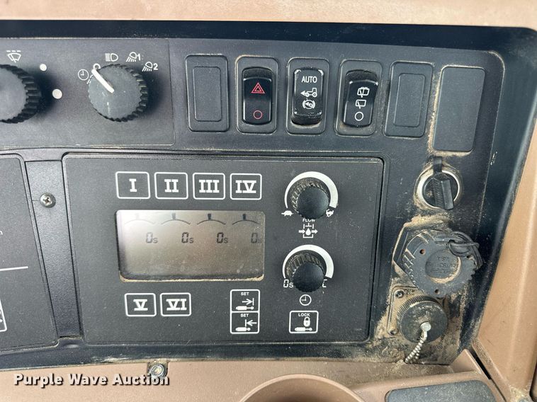 image for item NP9563 2009 John Deere 8530  MFWD tractor