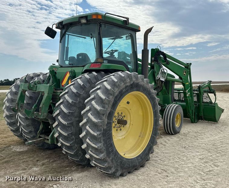 image for item NP9564 1995 John Deere 8200  MFWD tractor