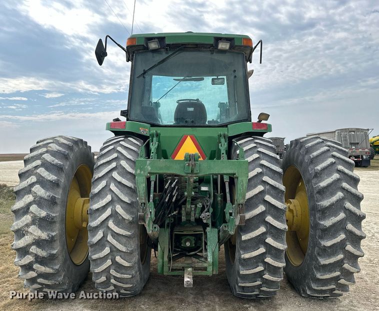 image for item NP9564 1995 John Deere 8200  MFWD tractor