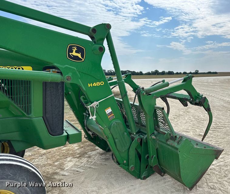 image for item NP9564 1995 John Deere 8200  MFWD tractor