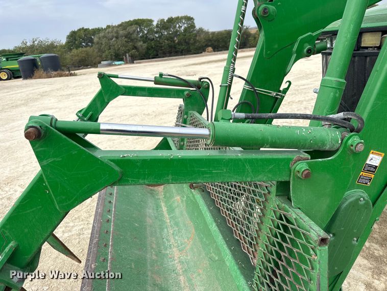 image for item NP9564 1995 John Deere 8200  MFWD tractor