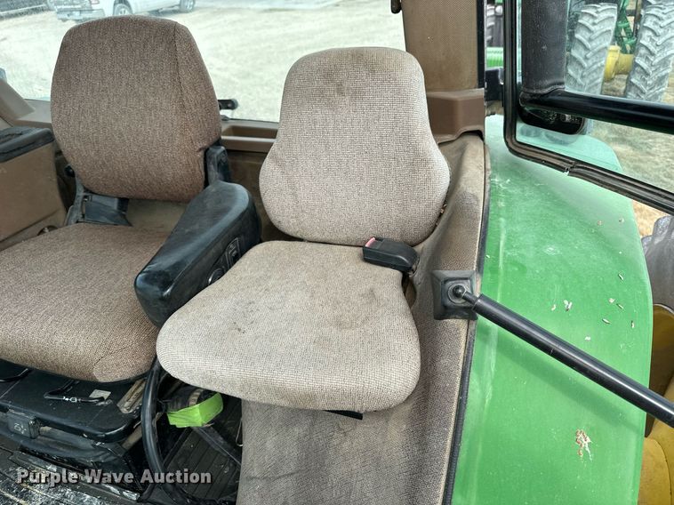 image for item NP9564 1995 John Deere 8200  MFWD tractor