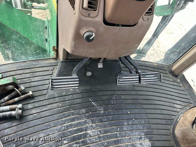 image for item NP9564 1995 John Deere 8200  MFWD tractor