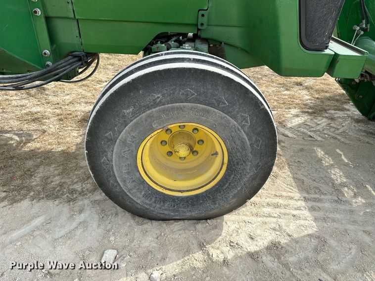 image for item NP9564 1995 John Deere 8200  MFWD tractor