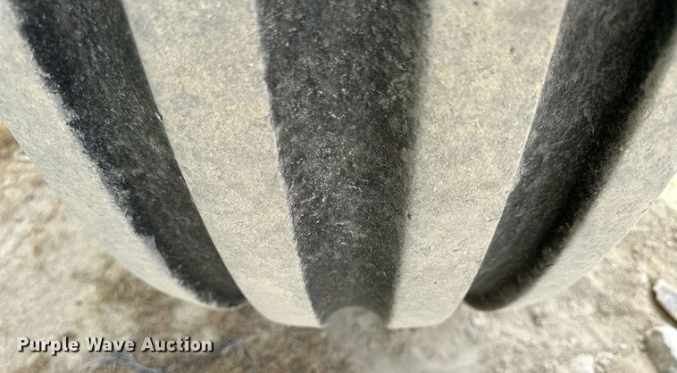 image for item NP9564 1995 John Deere 8200  MFWD tractor