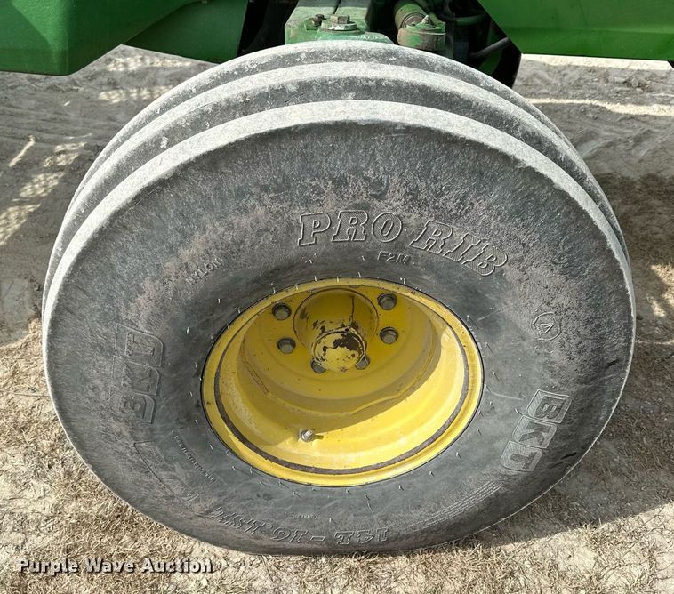 image for item NP9564 1995 John Deere 8200  MFWD tractor