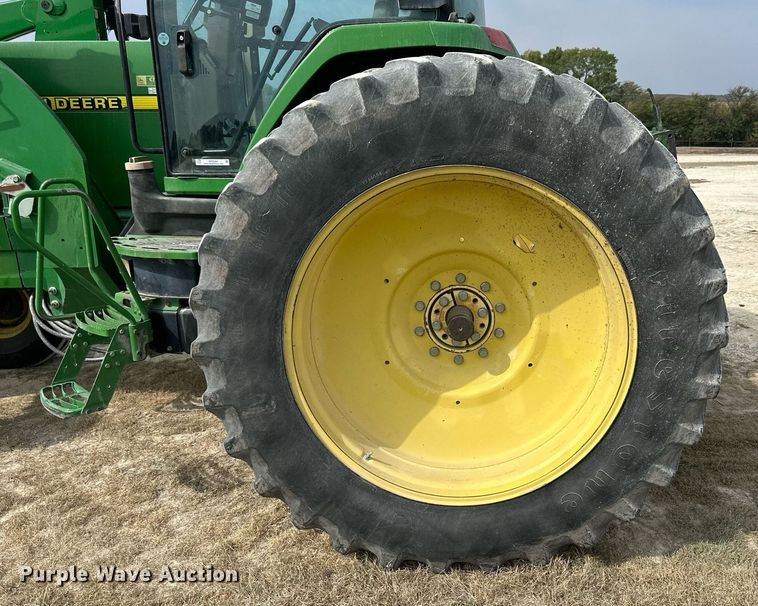 image for item NP9564 1995 John Deere 8200  MFWD tractor