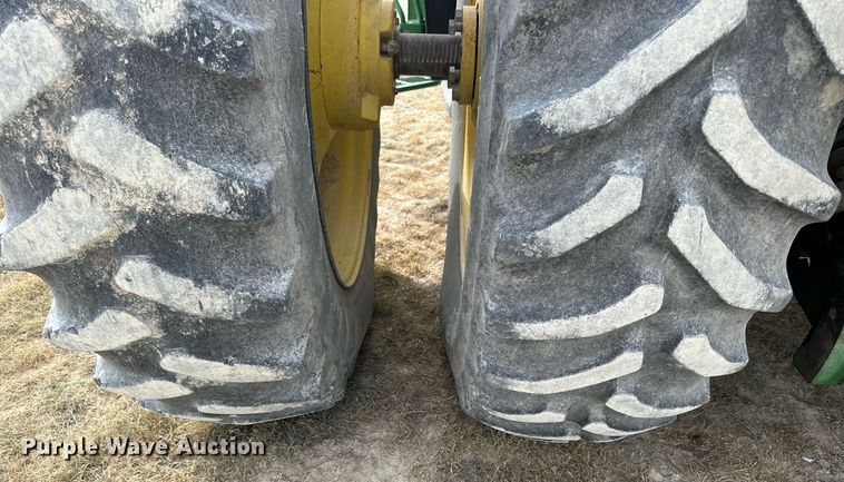 image for item NP9564 1995 John Deere 8200  MFWD tractor