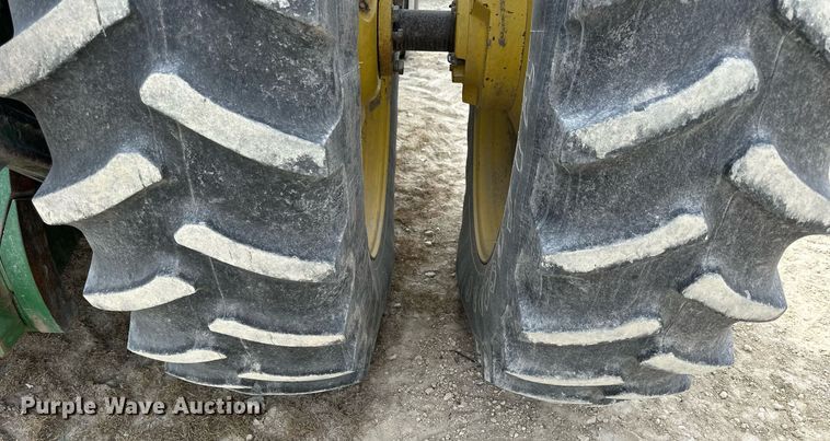 image for item NP9564 1995 John Deere 8200  MFWD tractor