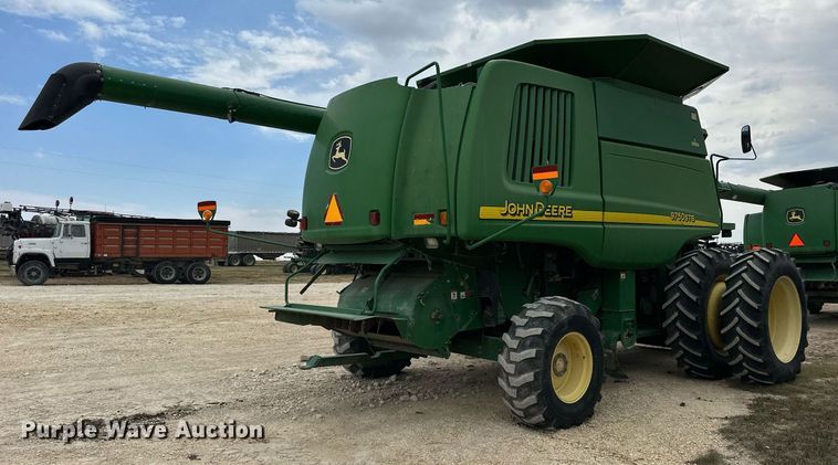 image for item NP9566 2003 John Deere 9750STS  combine