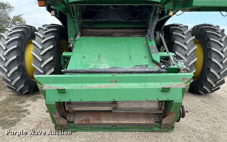 image for item NP9566 2003 John Deere 9750STS  combine