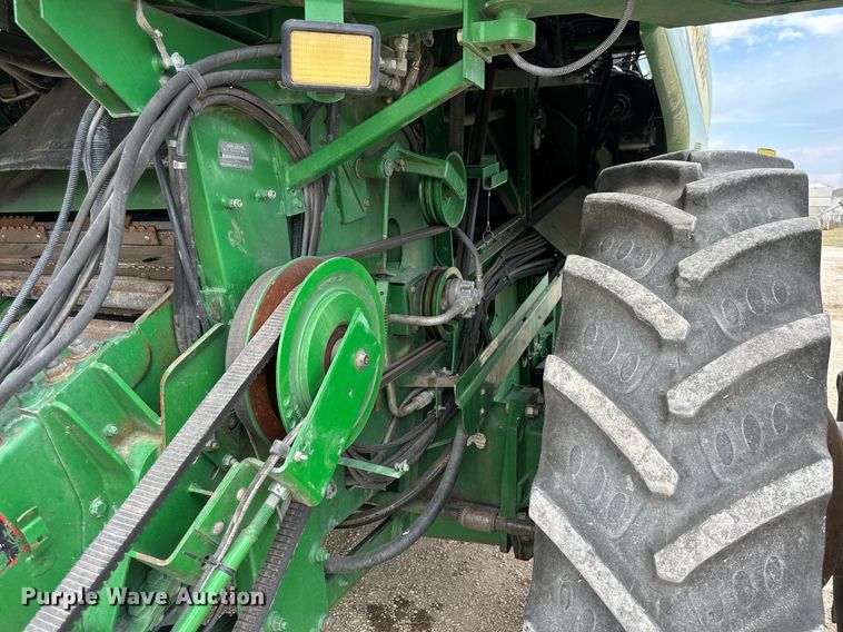 image for item NP9566 2003 John Deere 9750STS  combine