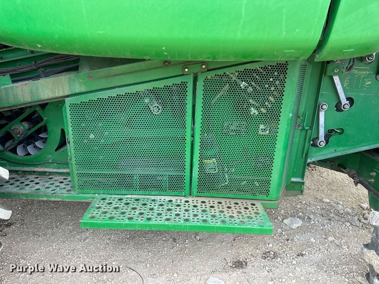 image for item NP9566 2003 John Deere 9750STS  combine