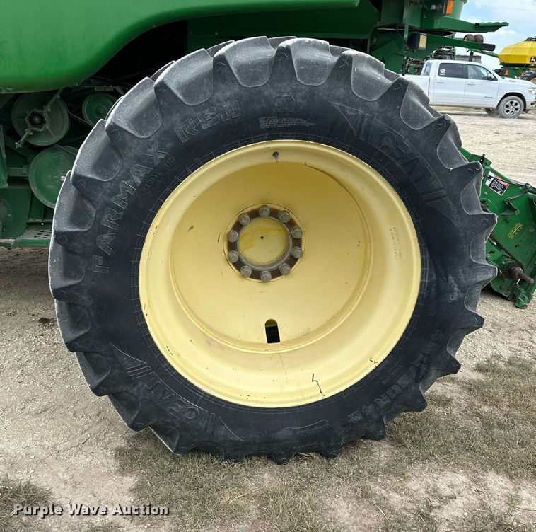 image for item NP9566 2003 John Deere 9750STS  combine