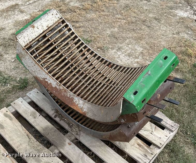 image for item NP9566 2003 John Deere 9750STS  combine