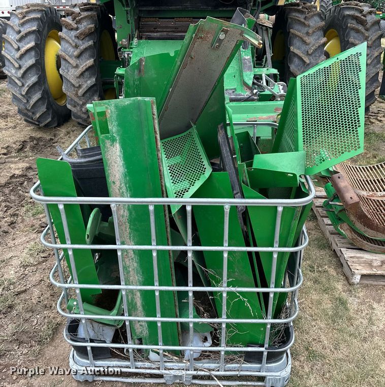 image for item NP9566 2003 John Deere 9750STS  combine