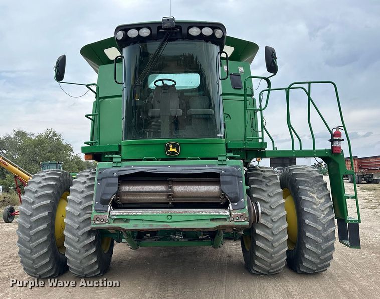 image for item NP9568 2007 John Deere 9760STS  combine