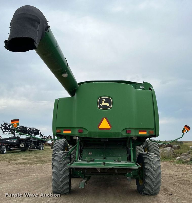 image for item NP9568 2007 John Deere 9760STS  combine