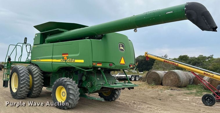image for item NP9568 2007 John Deere 9760STS  combine