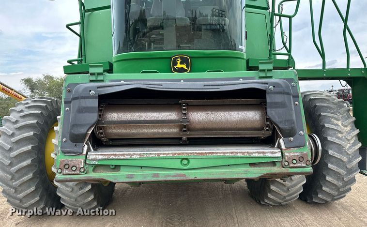 image for item NP9568 2007 John Deere 9760STS  combine