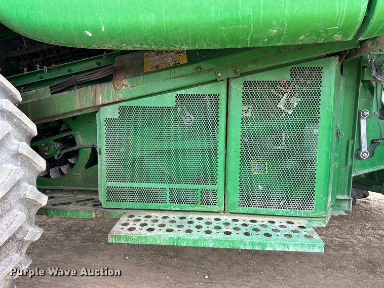 image for item NP9568 2007 John Deere 9760STS  combine