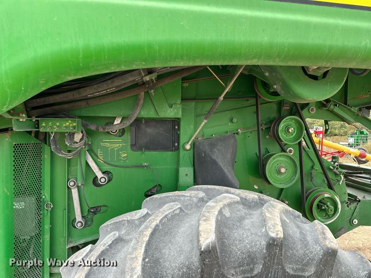 image for item NP9568 2007 John Deere 9760STS  combine