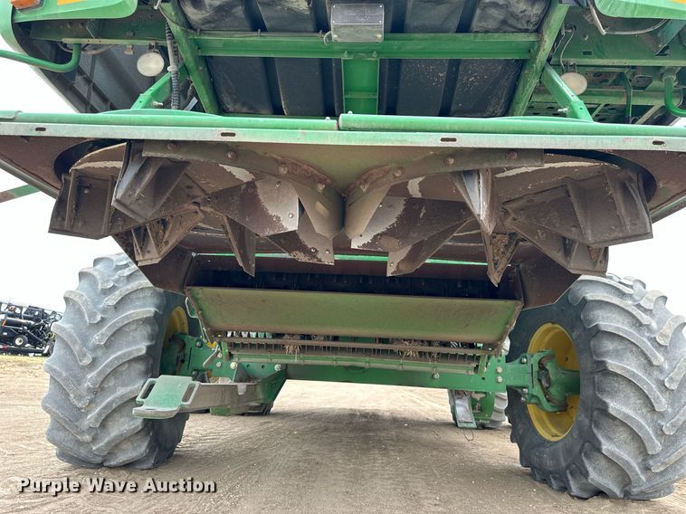 image for item NP9568 2007 John Deere 9760STS  combine