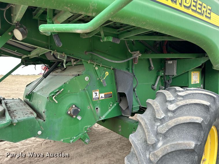 image for item NP9568 2007 John Deere 9760STS  combine