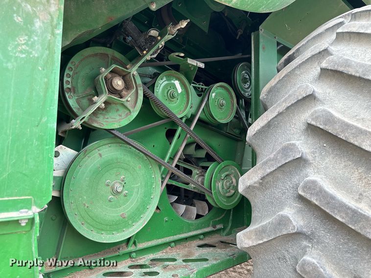 image for item NP9568 2007 John Deere 9760STS  combine