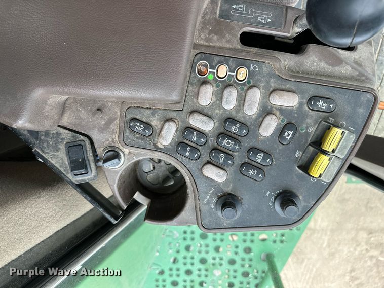 image for item NP9568 2007 John Deere 9760STS  combine