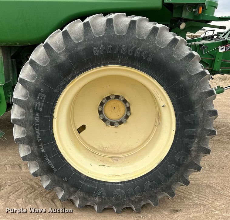 image for item NP9568 2007 John Deere 9760STS  combine