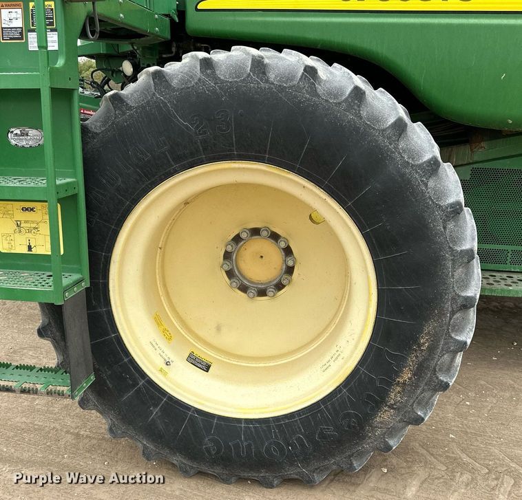 image for item NP9568 2007 John Deere 9760STS  combine