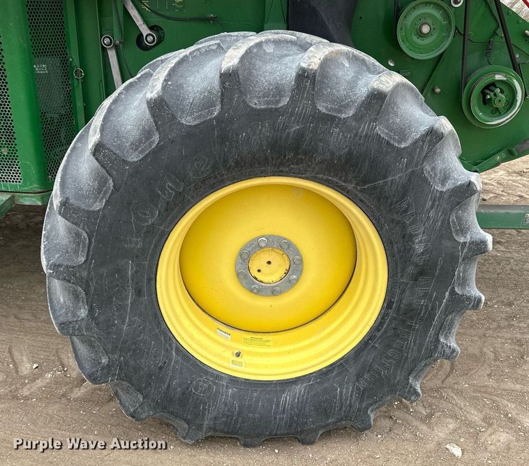image for item NP9568 2007 John Deere 9760STS  combine