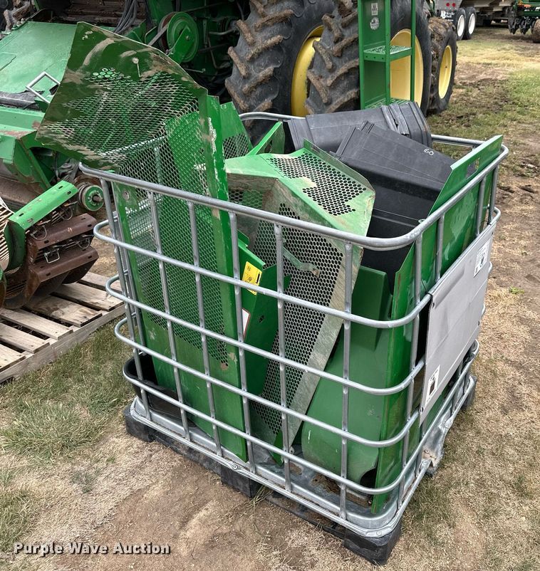 image for item NP9568 2007 John Deere 9760STS  combine