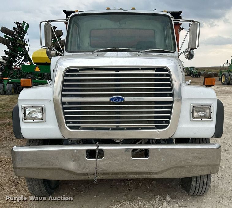 image for item NP9569 1989 Ford L8000  grain truck