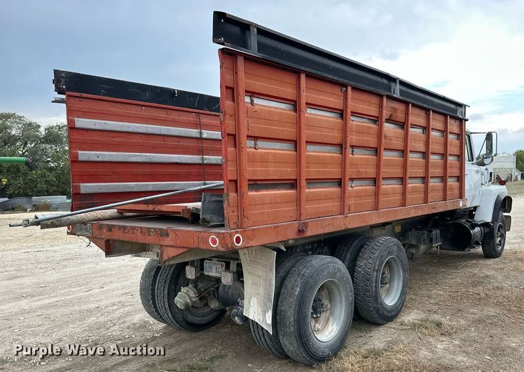 image for item NP9569 1989 Ford L8000  grain truck