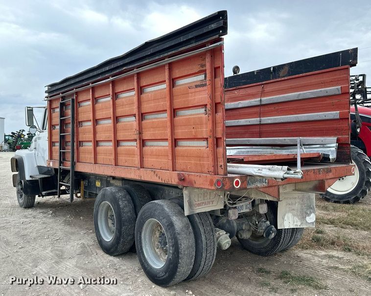 image for item NP9569 1989 Ford L8000  grain truck