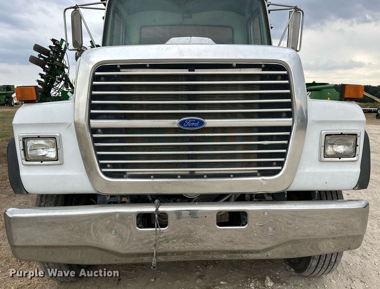 image for item NP9569 1989 Ford L8000  grain truck