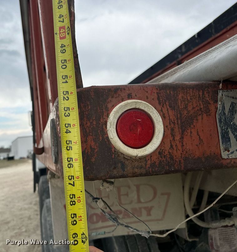 image for item NP9569 1989 Ford L8000  grain truck