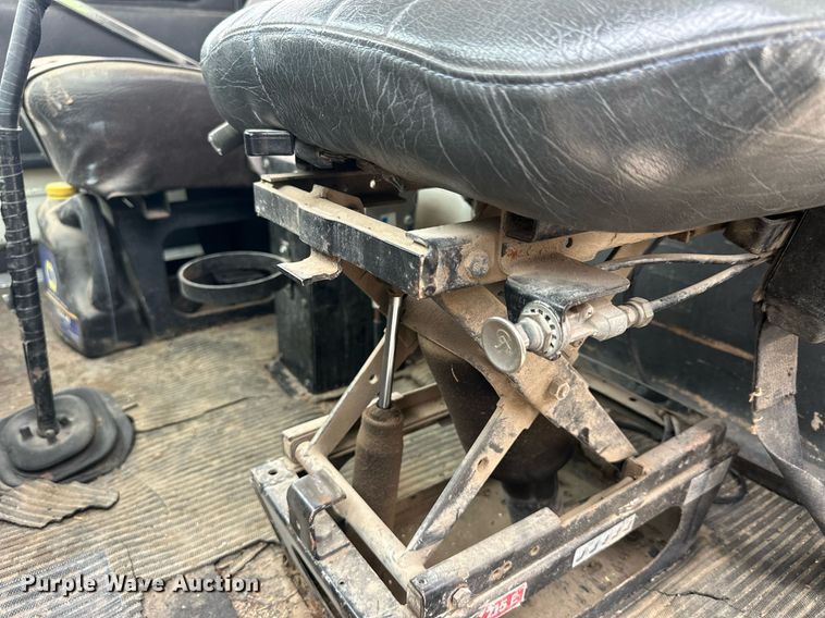 image for item NP9569 1989 Ford L8000  grain truck