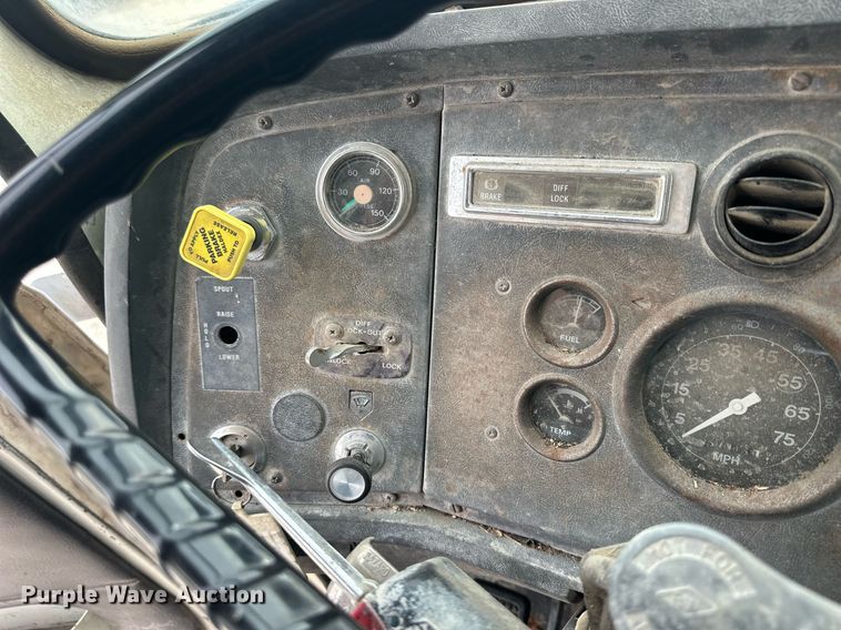 image for item NP9569 1989 Ford L8000  grain truck