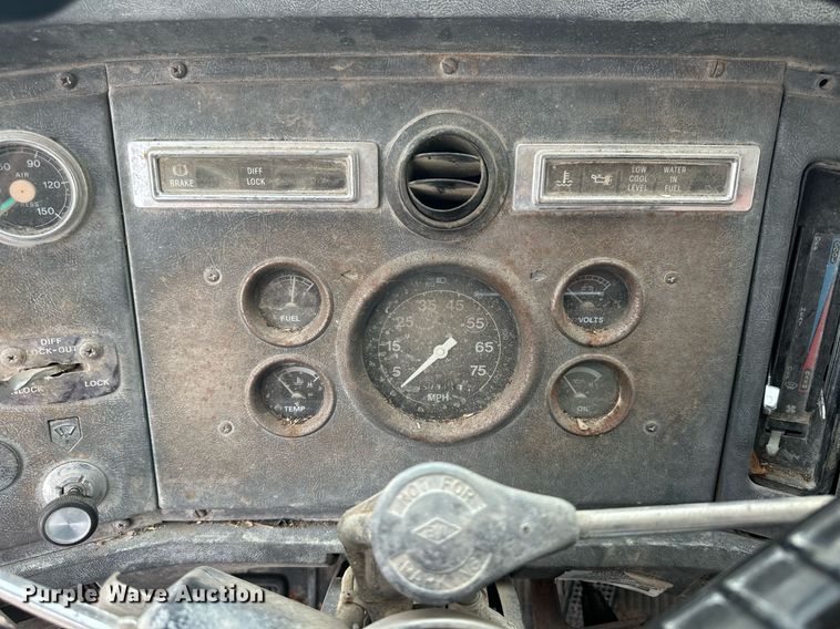 image for item NP9569 1989 Ford L8000  grain truck