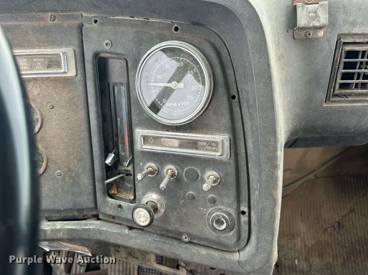 image for item NP9569 1989 Ford L8000  grain truck