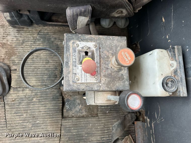 image for item NP9569 1989 Ford L8000  grain truck