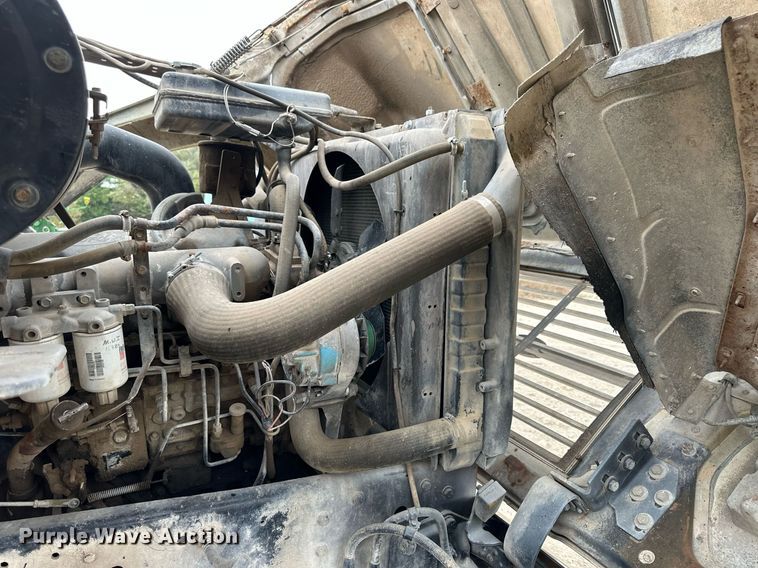 image for item NP9569 1989 Ford L8000  grain truck