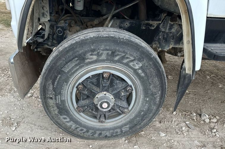 image for item NP9569 1989 Ford L8000  grain truck