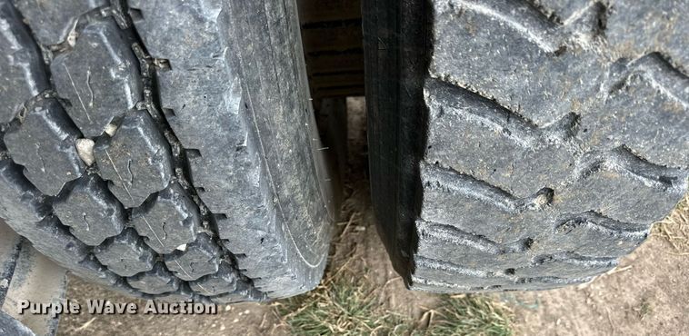 image for item NP9569 1989 Ford L8000  grain truck