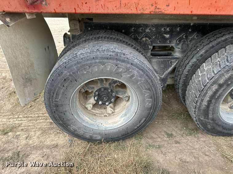 image for item NP9569 1989 Ford L8000  grain truck