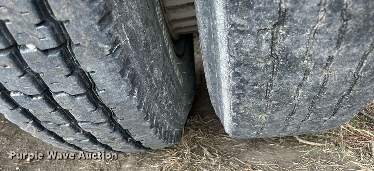 image for item NP9569 1989 Ford L8000  grain truck